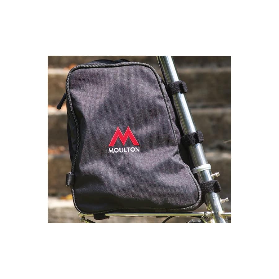 Larger weekend bag (9 litres) in tough Cordura nylon